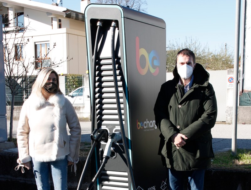 Auto elettriche, attivate in città le prime due colonnine