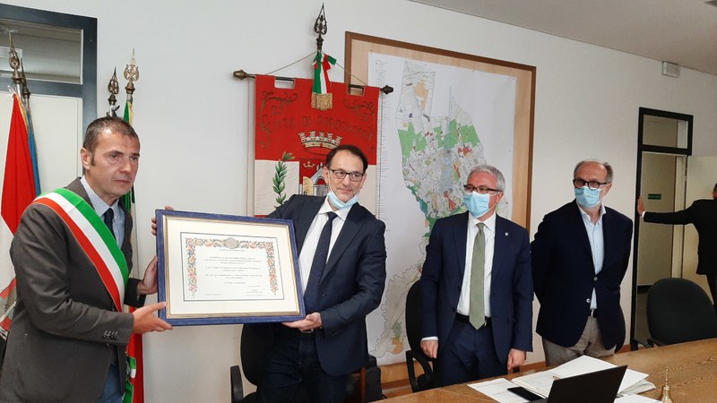 Consegnato il sigillo della città all’ospedale