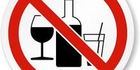 Eventi Natale e Capodanno, vietato il consumo di bevande alcoliche in qualsiasi contenitore nelle aree pubbliche.