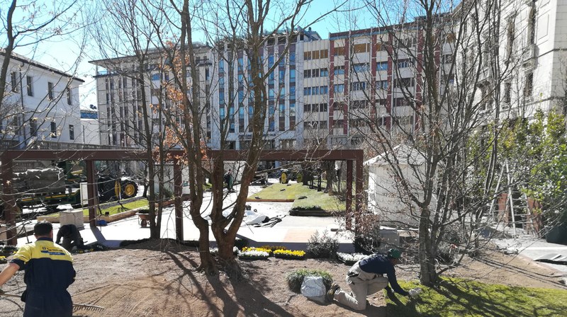 Giardino in piazza, inaugurazione tra natura,  prodotti tipici, carrozze e cavalli
