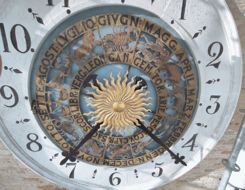 Loggia e orologio restaurati tornano al loro antico splendore