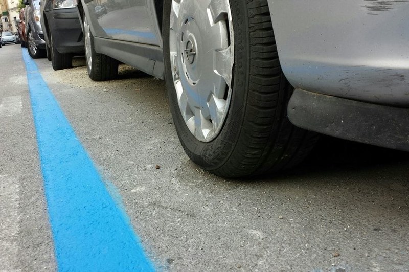La sosta su strada è tornata a pagamento