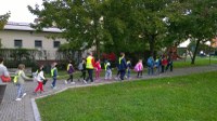 Pedibus, bimbi a piedi a scuola con i volontari