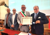 Consegna del Sigillo di Pordenone al Sovrintendente della GMJO Alexander Meraviglia Crivelli