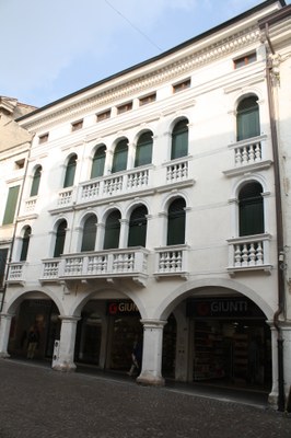 Palazzo Domenichini-Varaschini