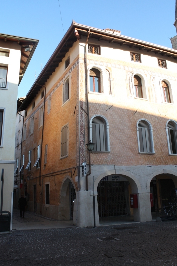 Via del castello (lato Palazzo Polacco-Barbarich-Scaramuzza)