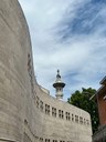 Il campanile di San Giorgio e il palazzo della provincia. Foto di Alessandra Manias (22/08/2022)