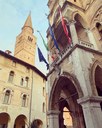 La maestosità del campanile San Marco e della Loggia del Municipio. Foto di Carol Panzarin (13/08/2022)