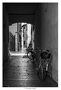 Scorcio in bianco e nero sotto i portici Foto di Vincenzo Cerati @cerativincenzo (28/02/2023)