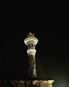 Un affascinante campanile che svetta con a fianco la luna Foto di Vittorio Rainone @_toio_ (23/11/2022)