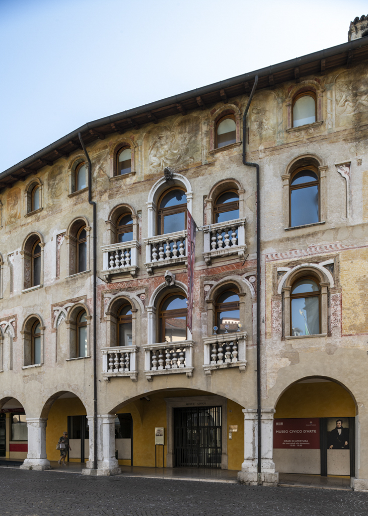 https://www.comune.pordenone.it/it/citta/scopri/luoghi/palazzo-ricchieri