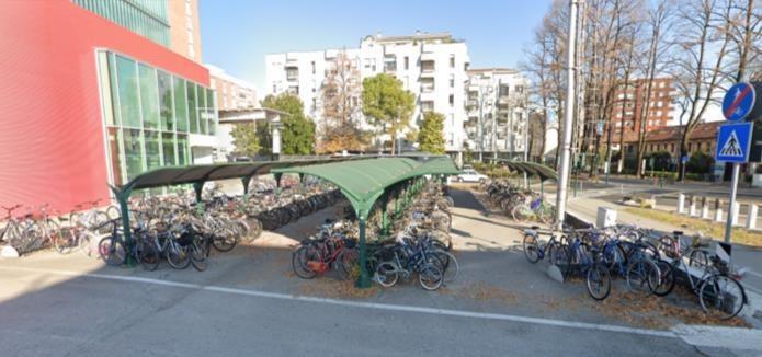Sgombero delle biciclette nell’area delle pensiline presso la stazione ferroviaria