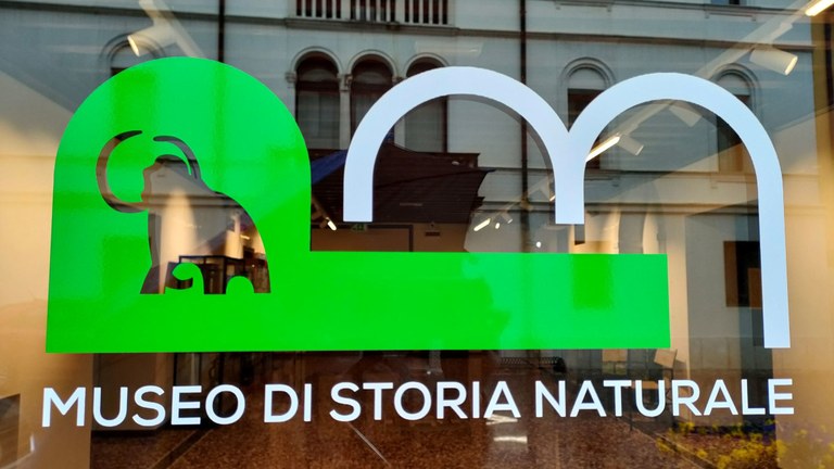 L'ingresso del Museo civico di storia naturale con il nuovo logo