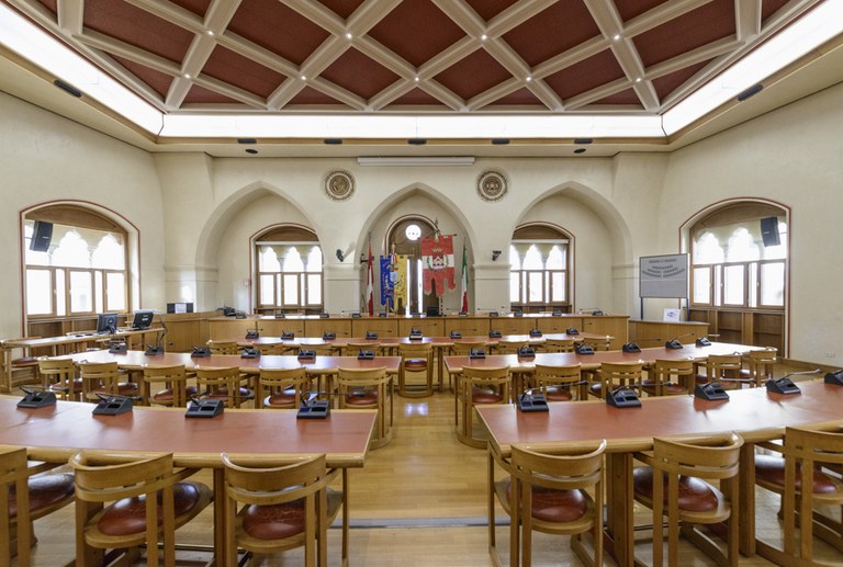 Il primo Consiglio comunale della nuova amministrazione è stato convocato per lunedì 28 aprile 2025 alle ore 17:30 nella sala Consiliare.