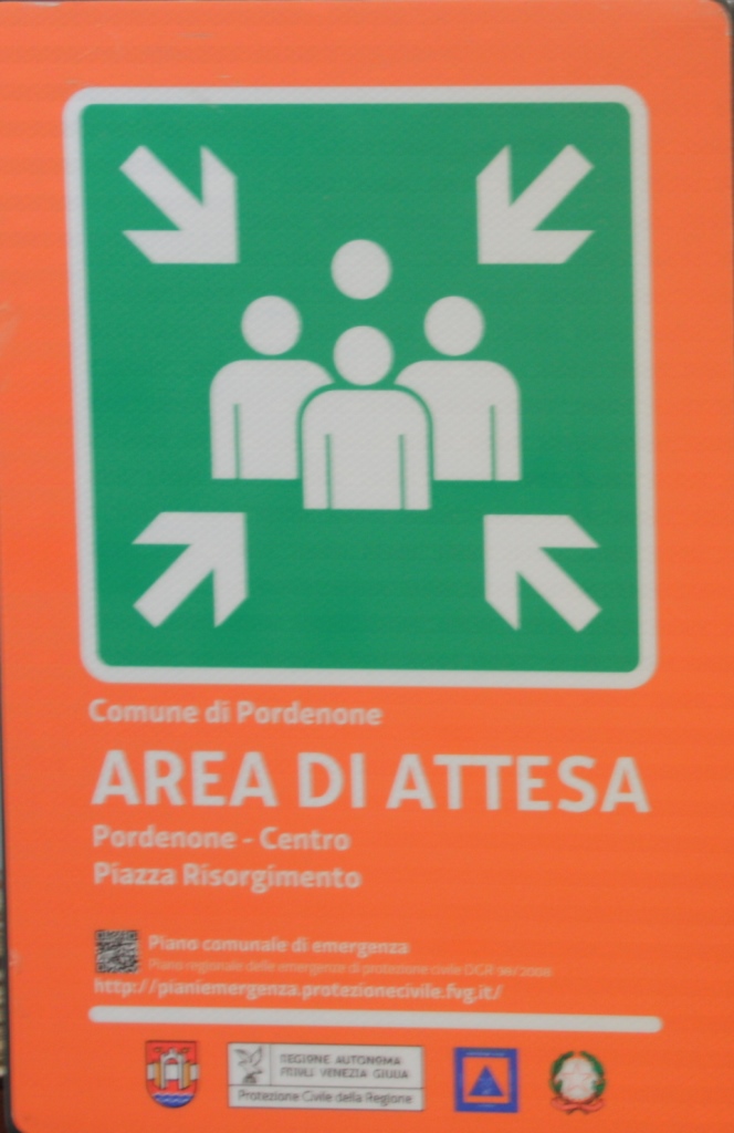 foto Cartello che indica  "area di attesa"