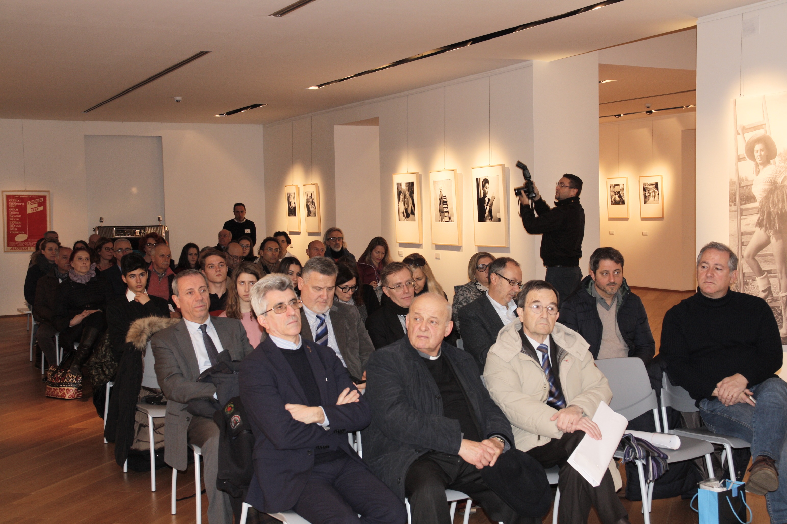 foto  Pubblico alla conferenza stampa
