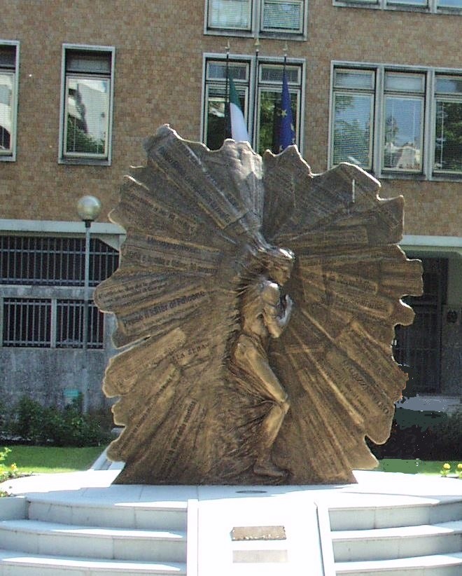 Foto Il monumento  in Onore dei caduti per servizio istituzionale