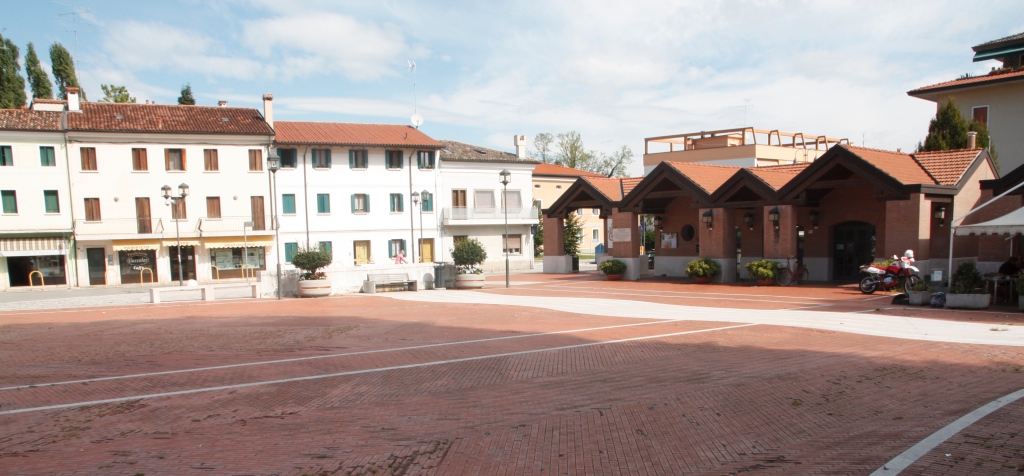 Foto Piazza Don Lozer