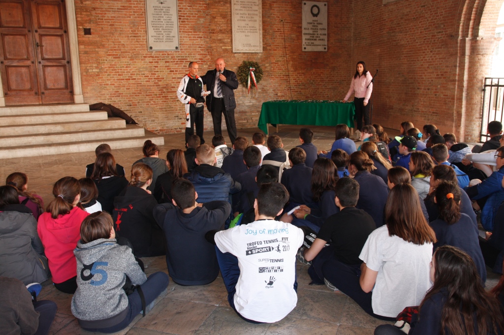 Foto Premiazione sotto la Loggia del Municipio