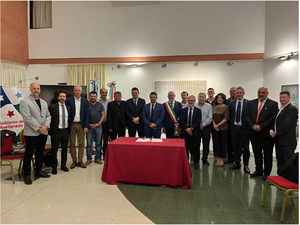 I rappresentanti dei Comuni per l’area vasta pordenonese e una rete di comuni argentini aderenti all’Associazione per lo Sviluppo Regionale.png
