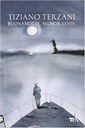 Nell'agosto del 1991 Terzani si trova lungo il corso del fiume Amur, in Siberia, quando apprende la notizia del golpe anti-Gorbacëv che ha appena avuto luogo a Mosca. Decide di intraprendere subito, questa volta da solo, un lungo viaggio che in due mesi lo condurrà fino alla capitale. Un'esperienza eccezionale, fissata negli appunti, nelle riflessioni e nelle fotografie che compongono questo libro.