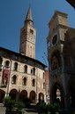 Palazzo Ricchieri, sede del museo civico d'arte di Pordenone, la loggia del Municipio e il campanile di San Marco (foto Assunta Romor)