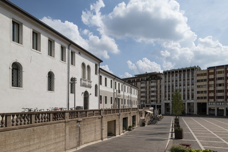 Biblioteca - piazza XX Settembre