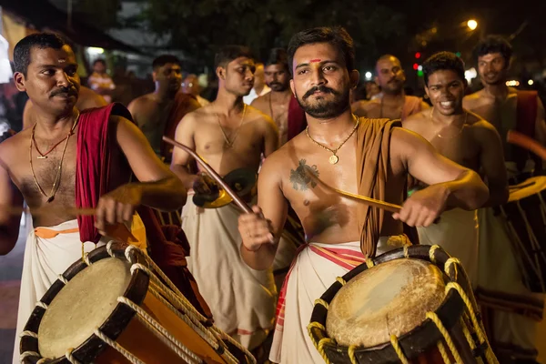 INDIAN_scenecittà_AE26.jpg